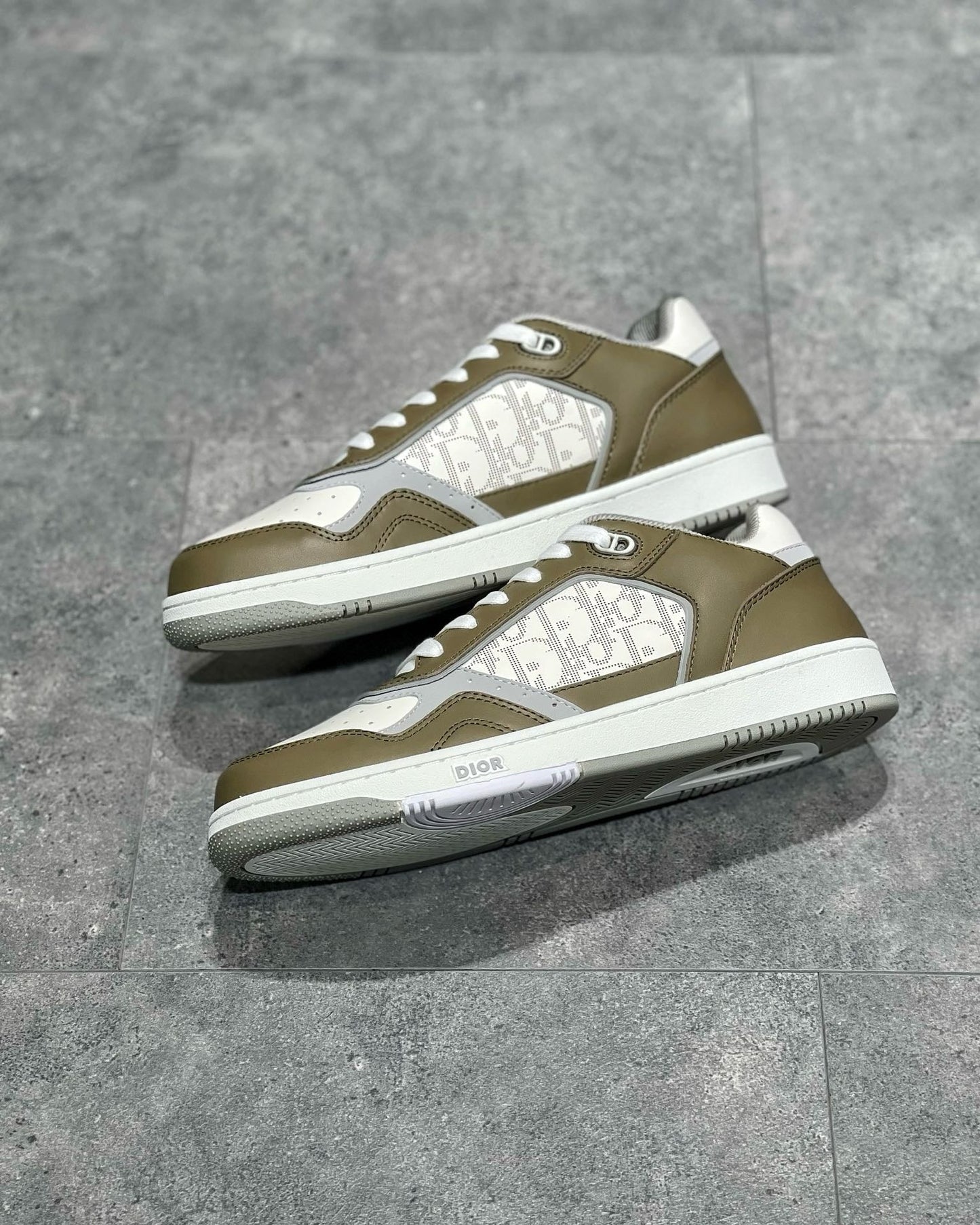 DIO Sneakers