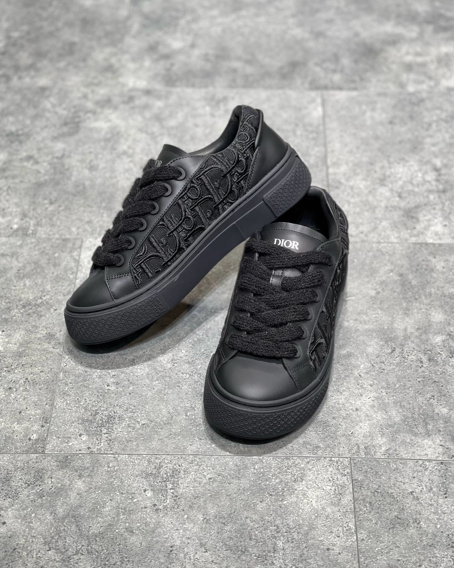 DIO Sneakers