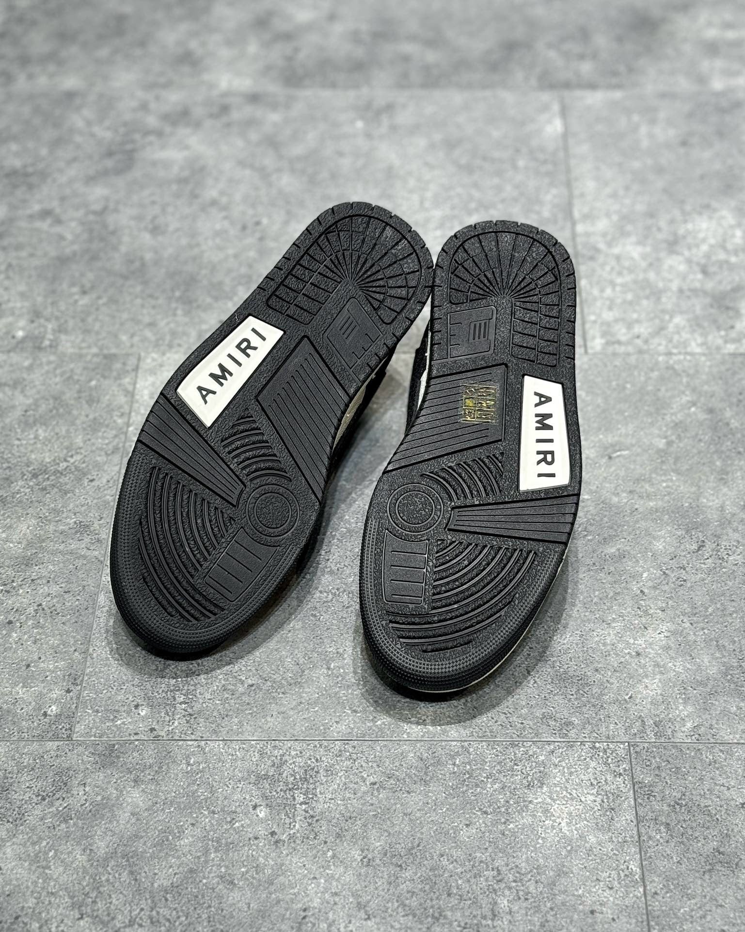 AMR Sneakers