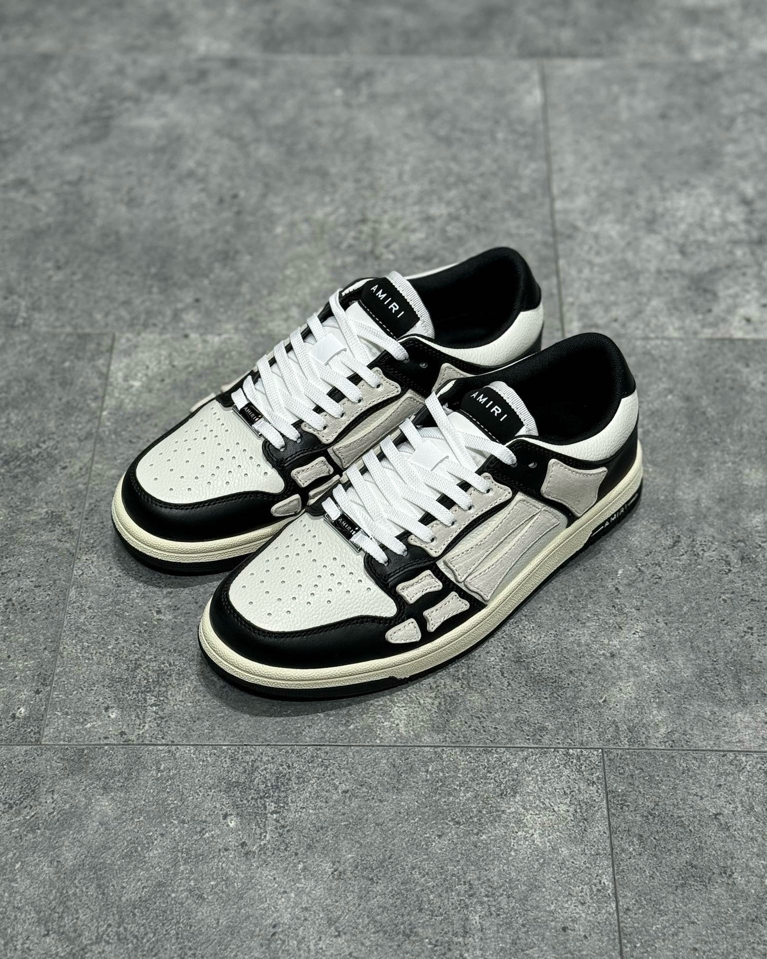 AMR Sneakers