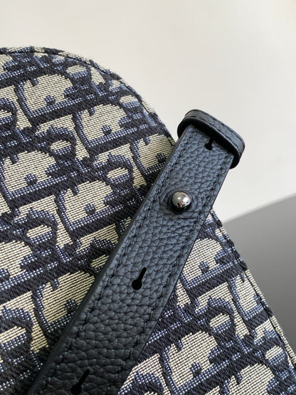 DIO Oblique Messenger Bag