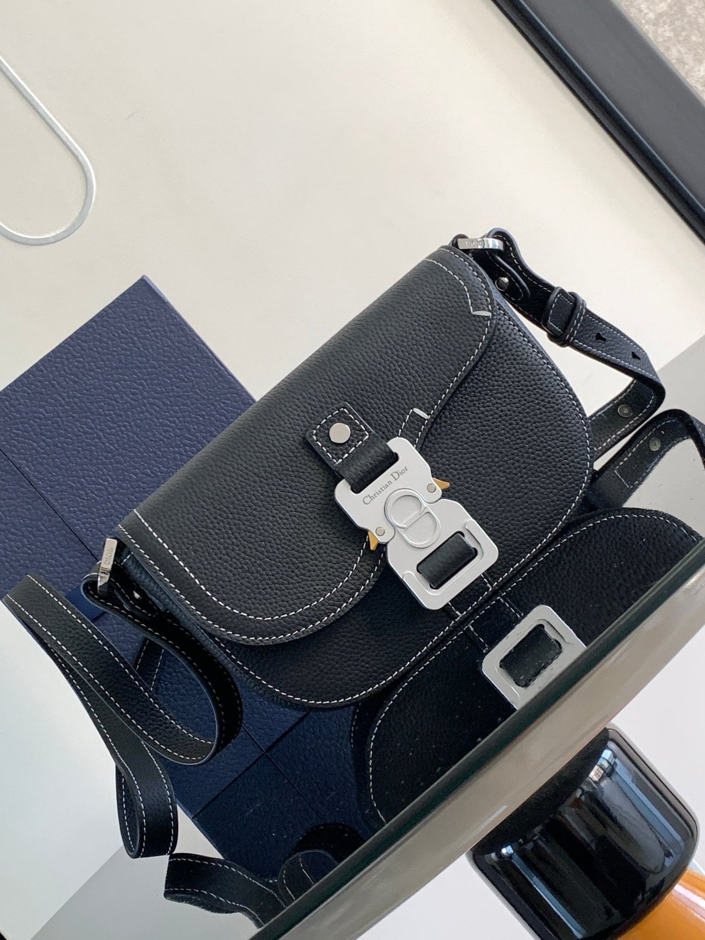 DIO Messenger Bag