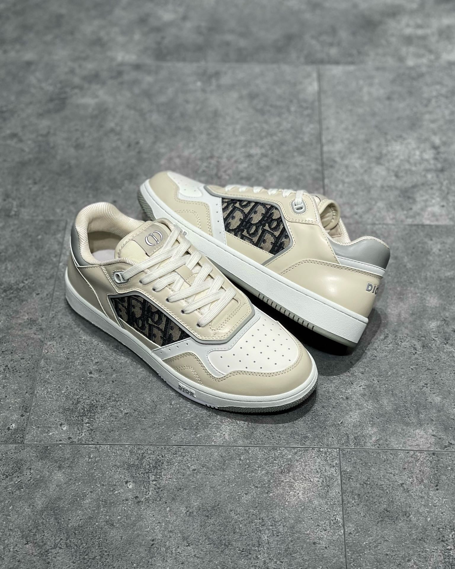 DIO Sneakers