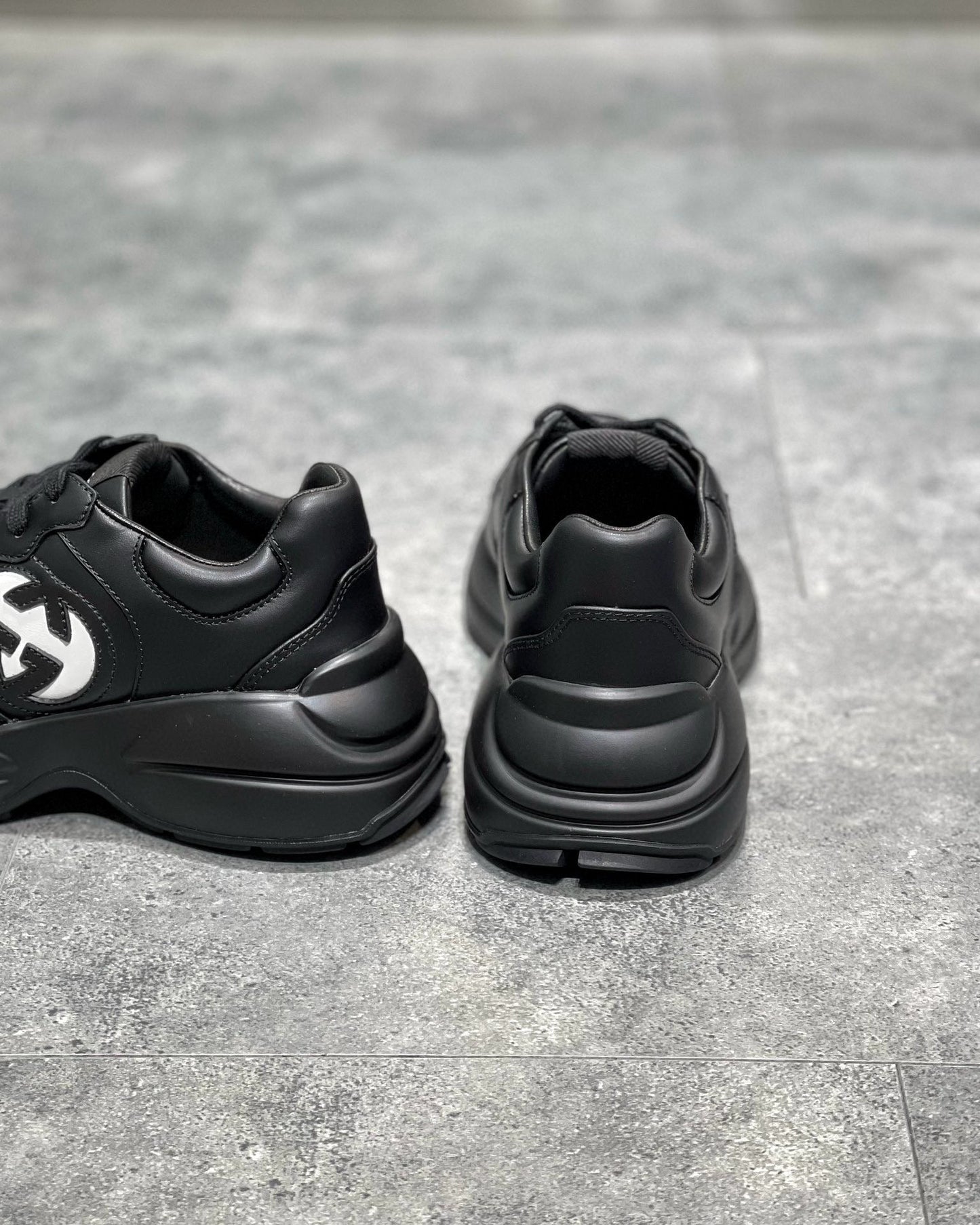 GUC Sneakers
