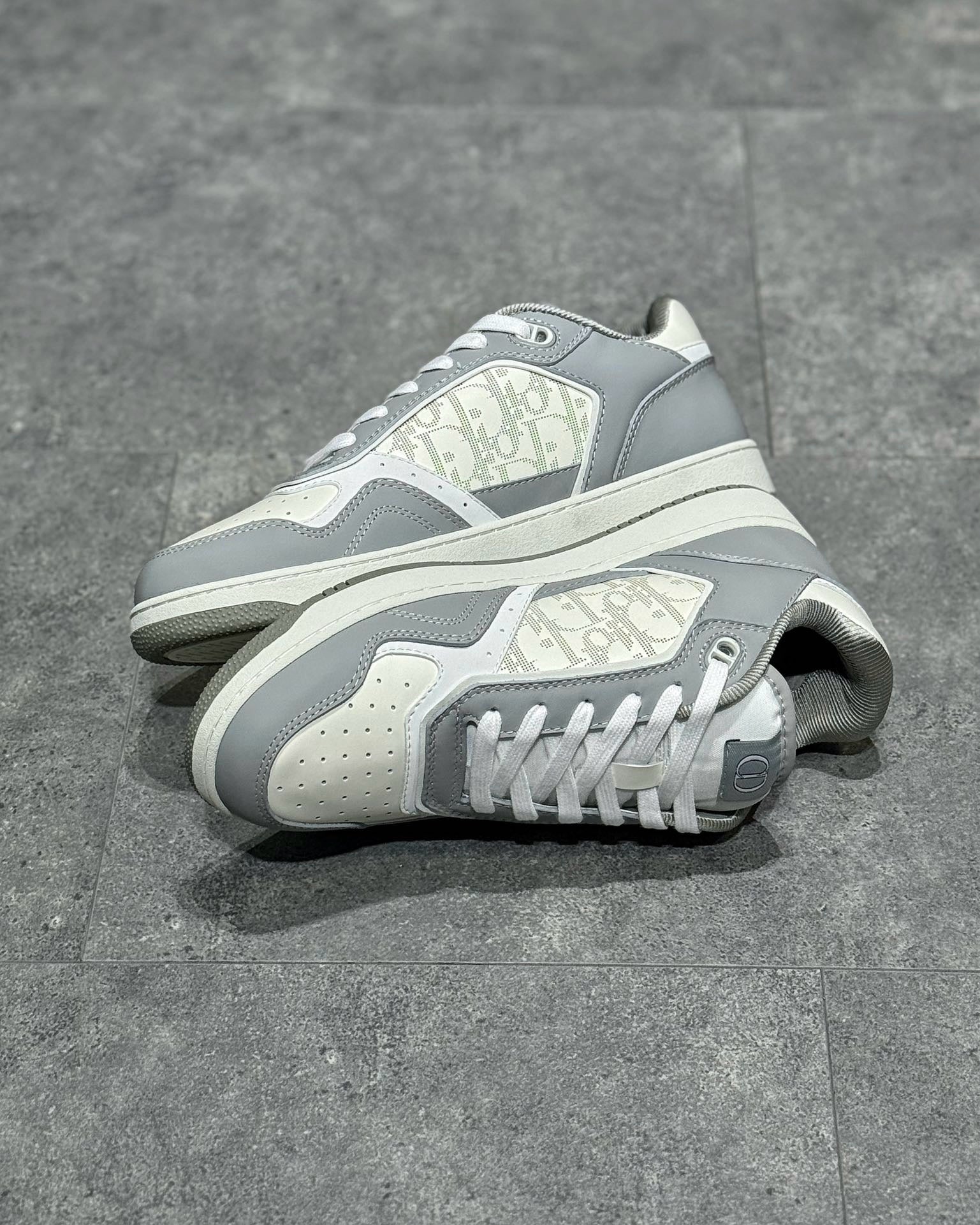 DIO Sneakers