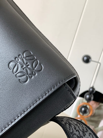 LO Messenger Bag