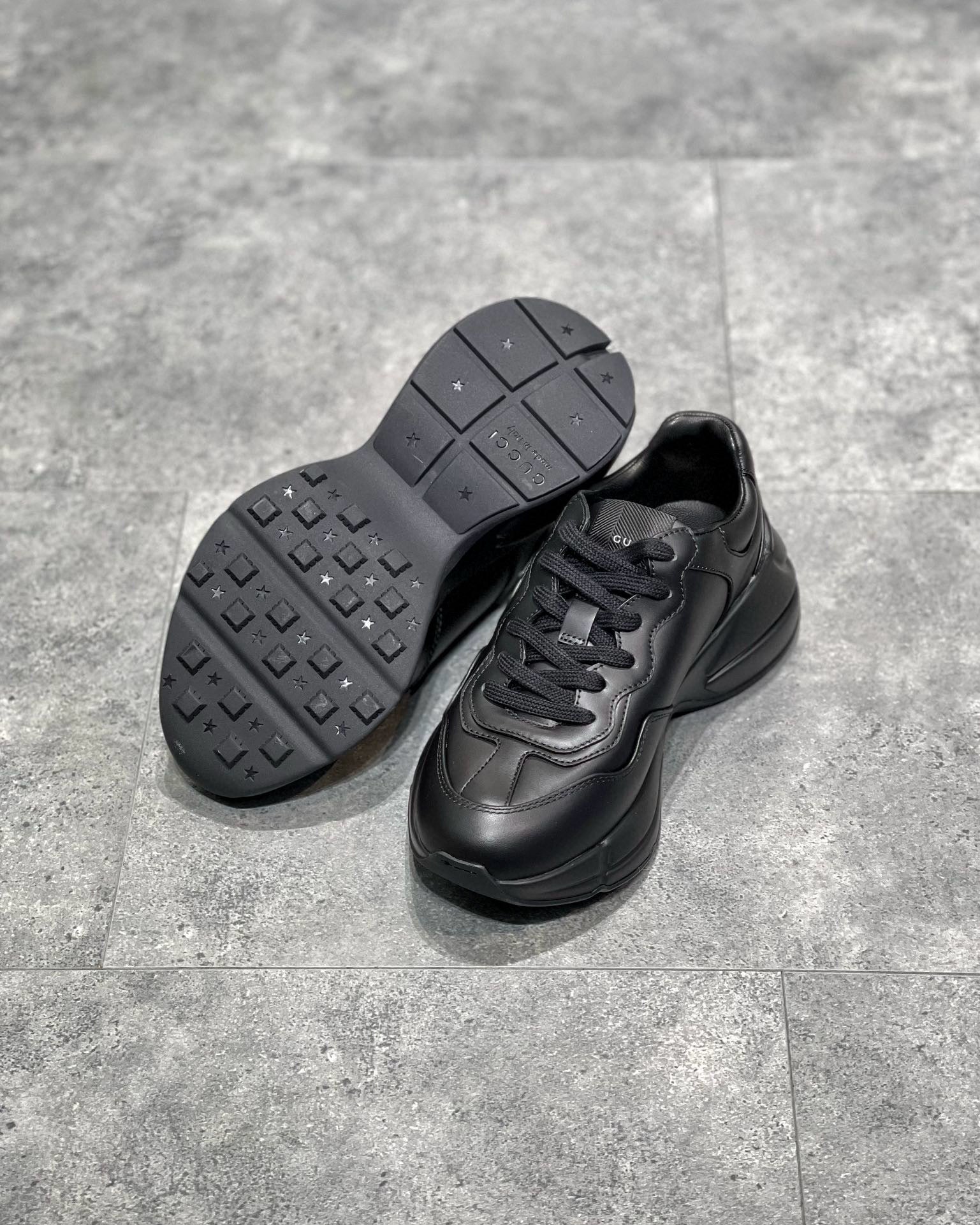 GUC Sneakers