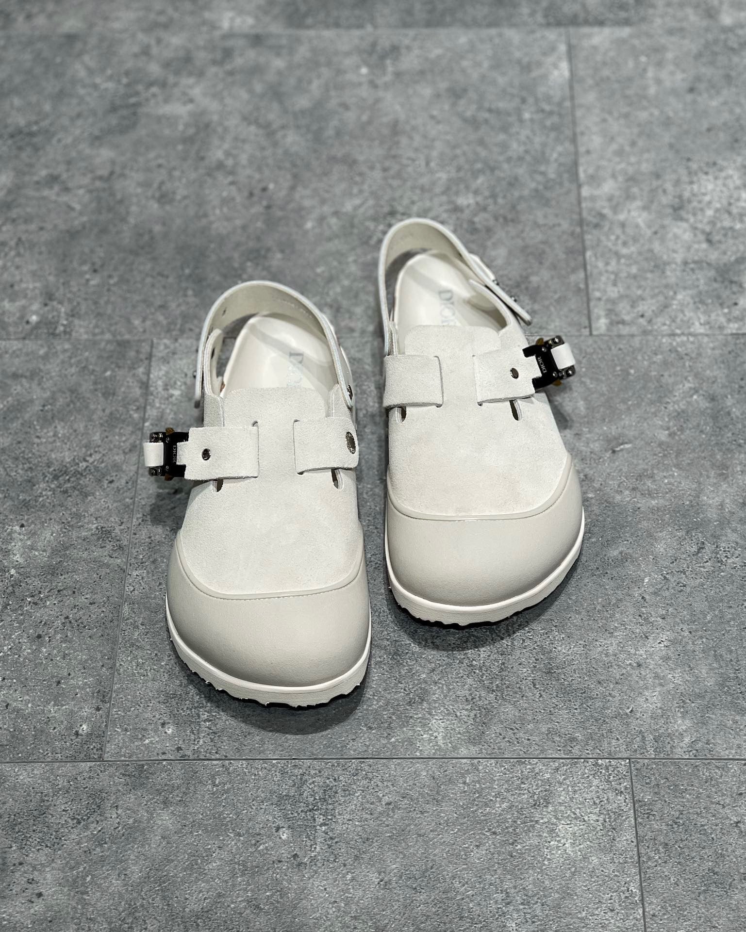 DIO Sandal
