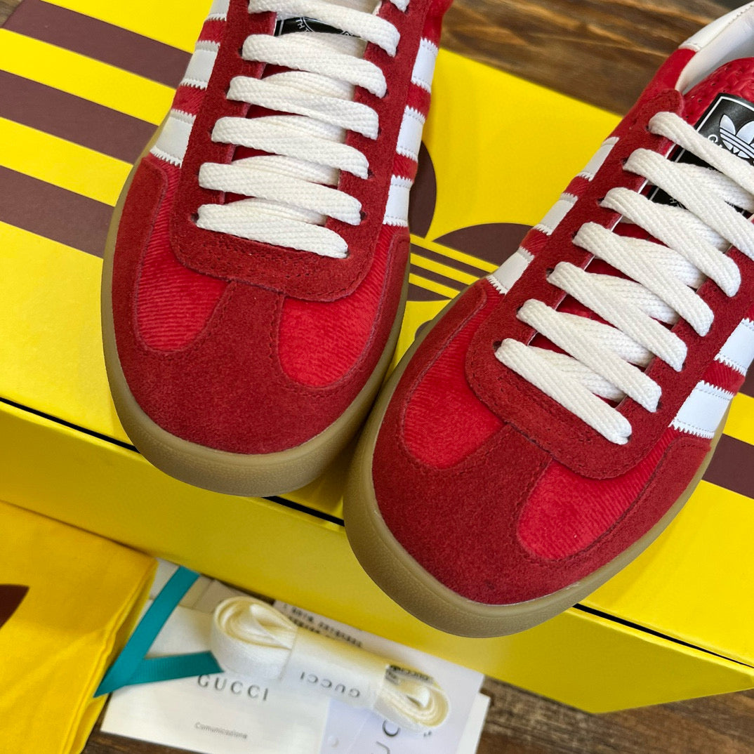 GUC Sneakers