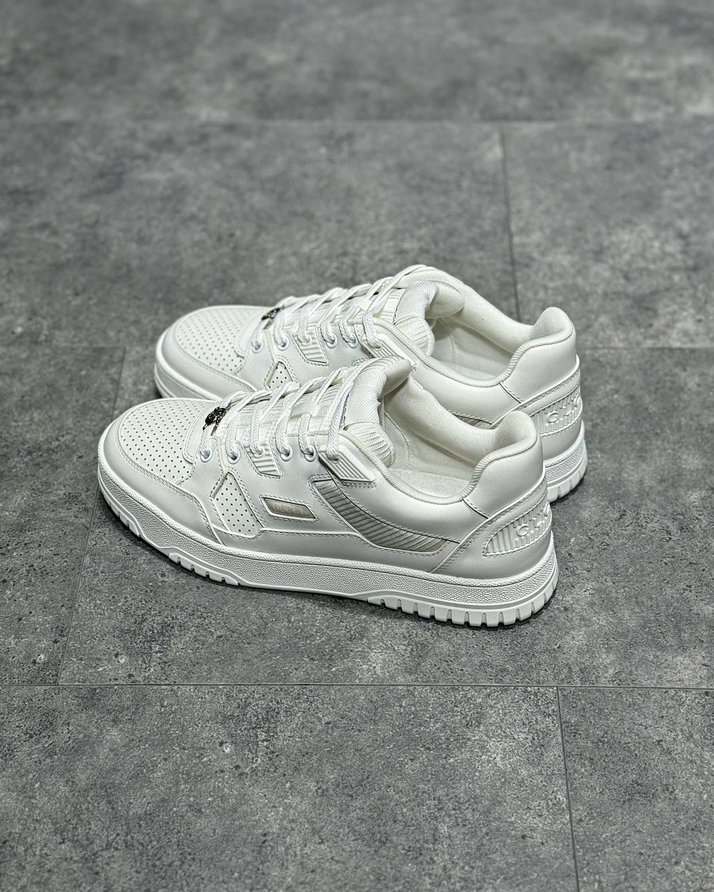 GUC Sneakers