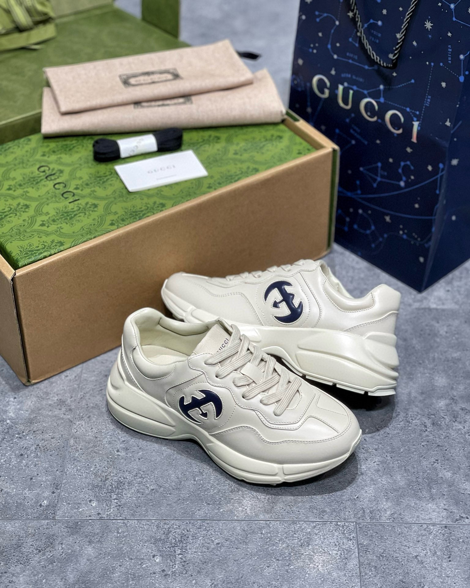 GUC Sneakers