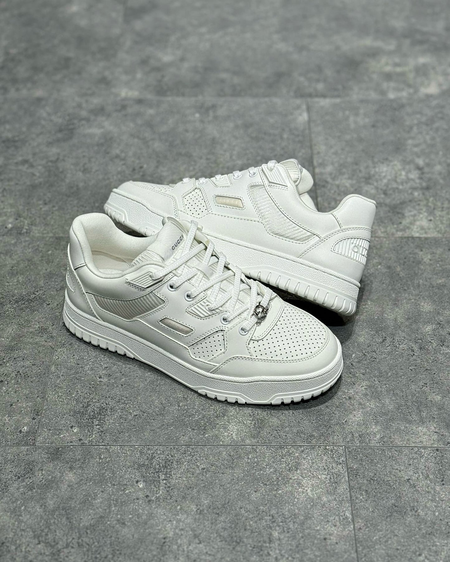 GUC Sneakers