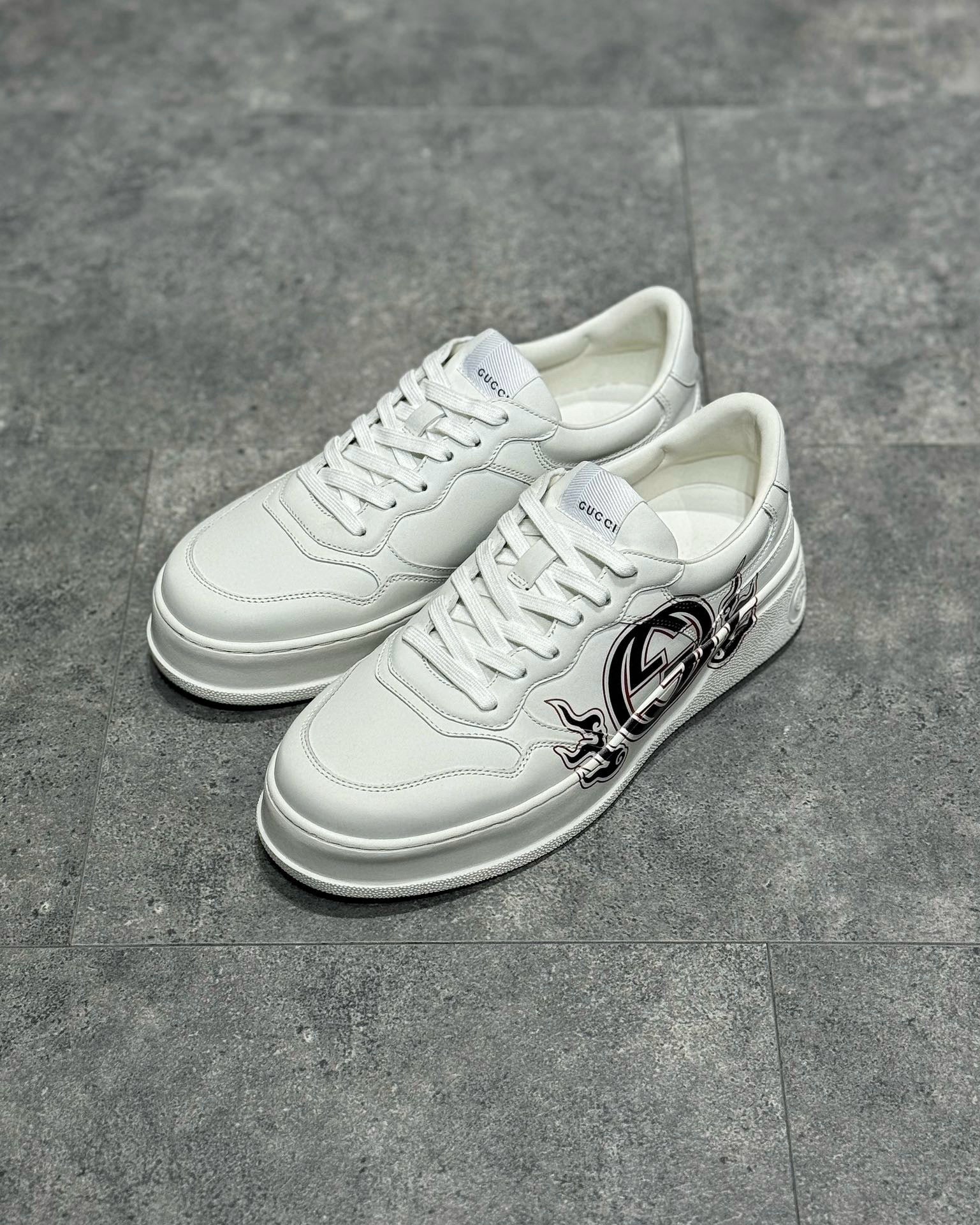 GUC Sneakers