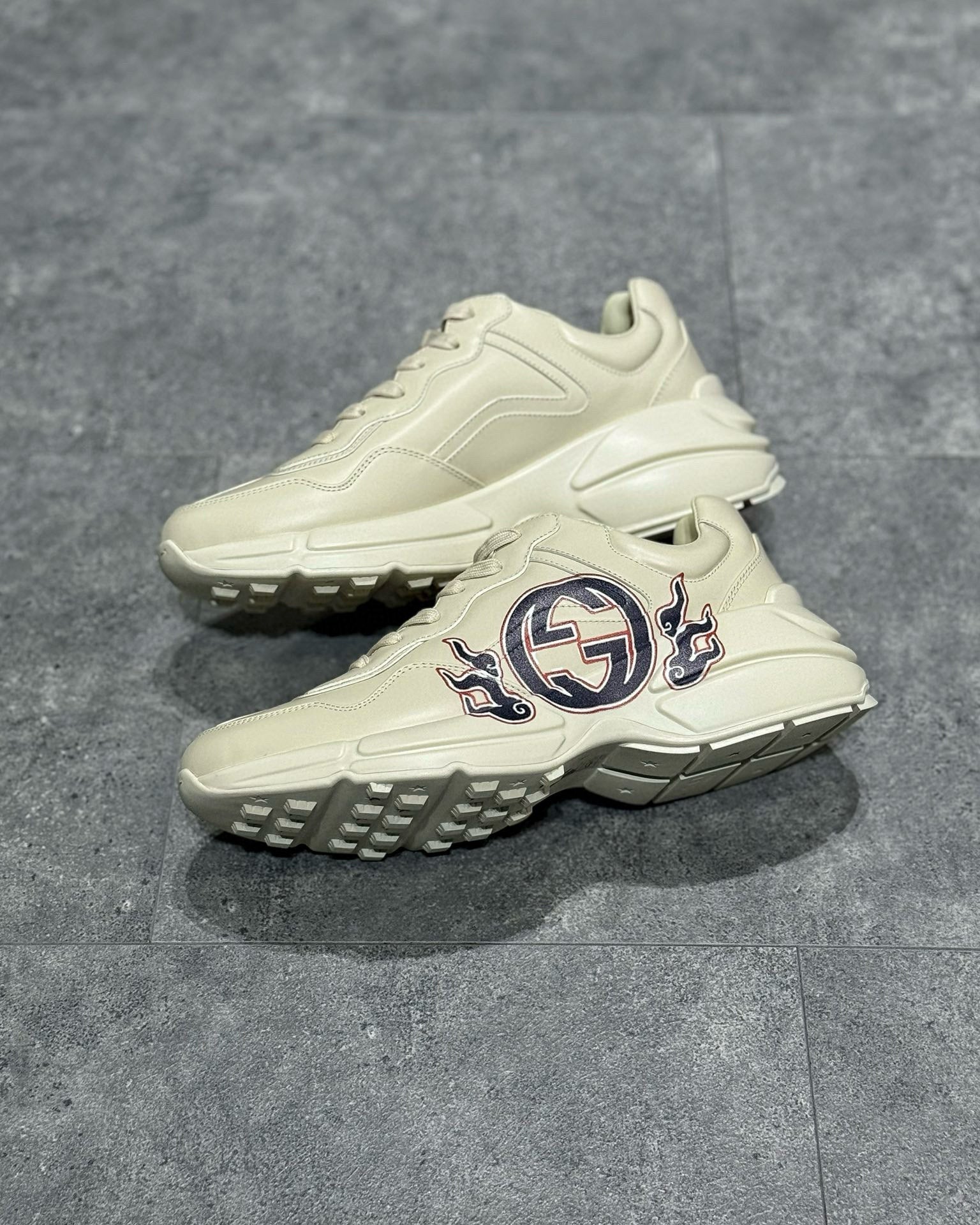 GUC Sneakers