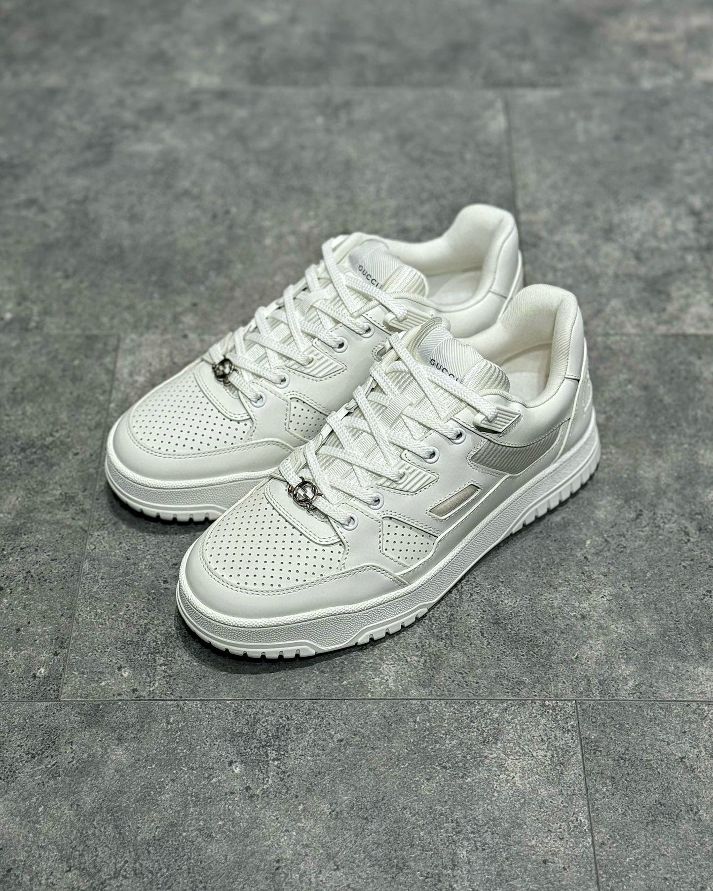 GUC Sneakers