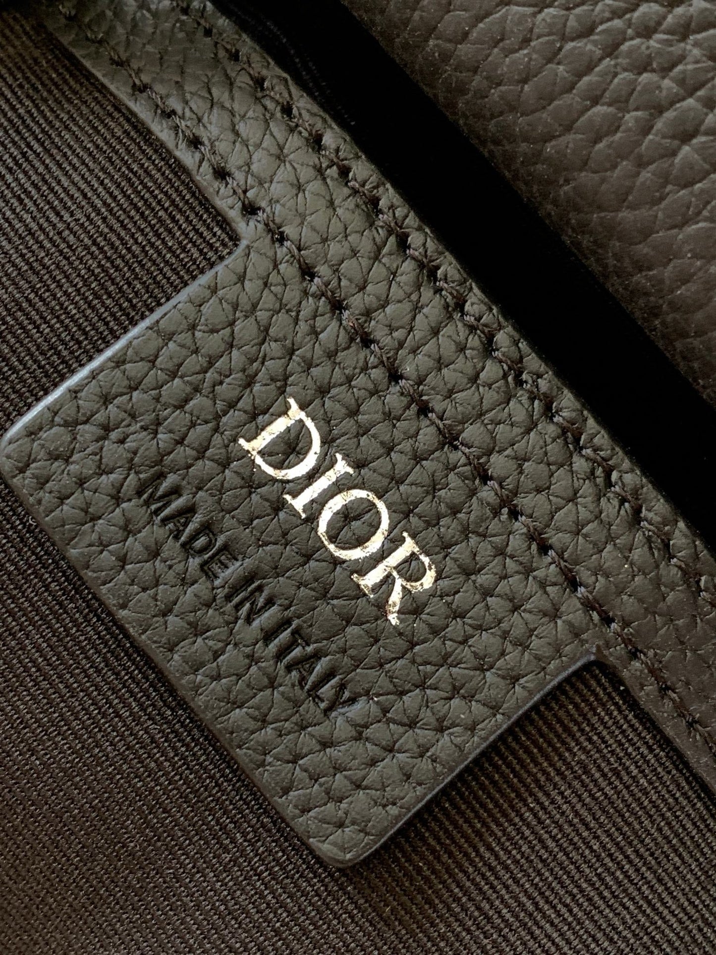 DIO Oblique Sling Bag