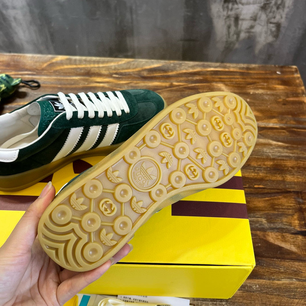 GUC Sneakers