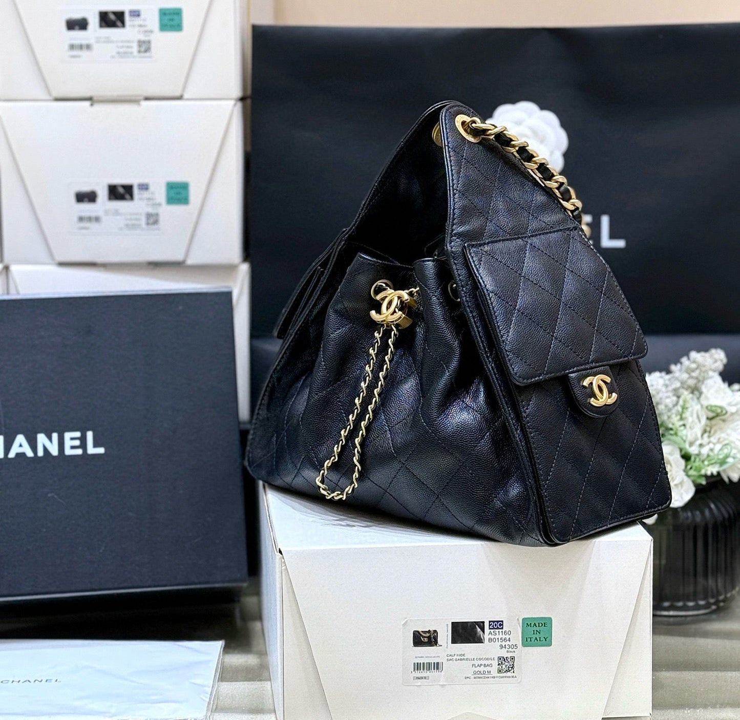 CC 25 HANDBAG IN BLACK 30 GRAINED CALFSKIN GOLD HARDWARE