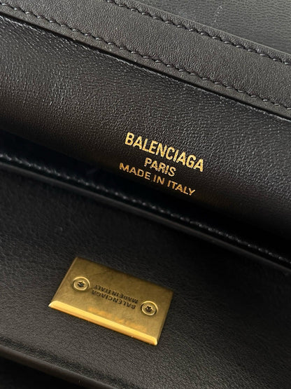 RODEO MEDIUM BAG 35 IN BLACK SMOOTH CALFSKIN GOLD HARDWARE