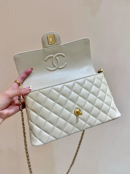 25P KELLY HANDLE BAG 26 IN MILKY WHITE LAMBSKIN GOLD HARDWARE