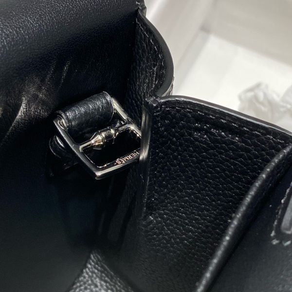 HERM Halzan 25 Bag in Black Clemence Leather