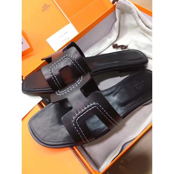 HERM Oran Sandals In Black Leather With Stitched Detail