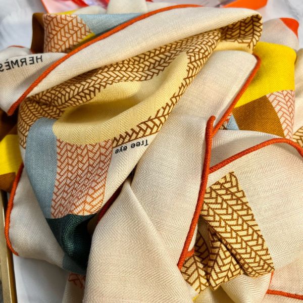 HERM Beige Mon Premier Galop Shawl 140