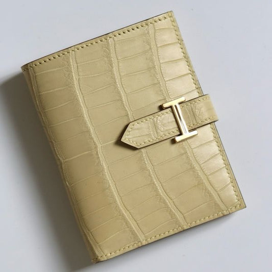 HERM Bearn Compact Wallet in Vanille Matte Alligator Leather
