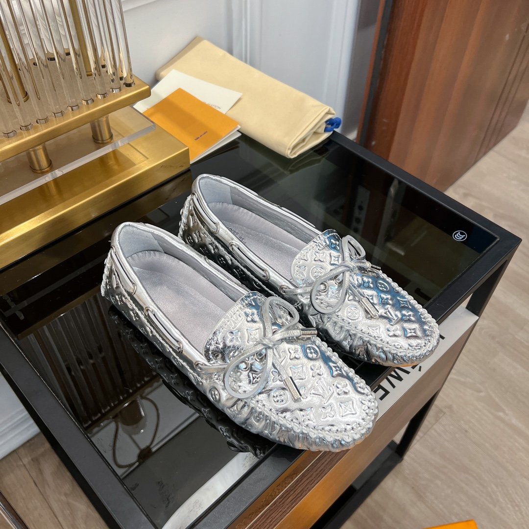 LV GLORIA FLAT LOAFER LOGO STAMPING SILVER