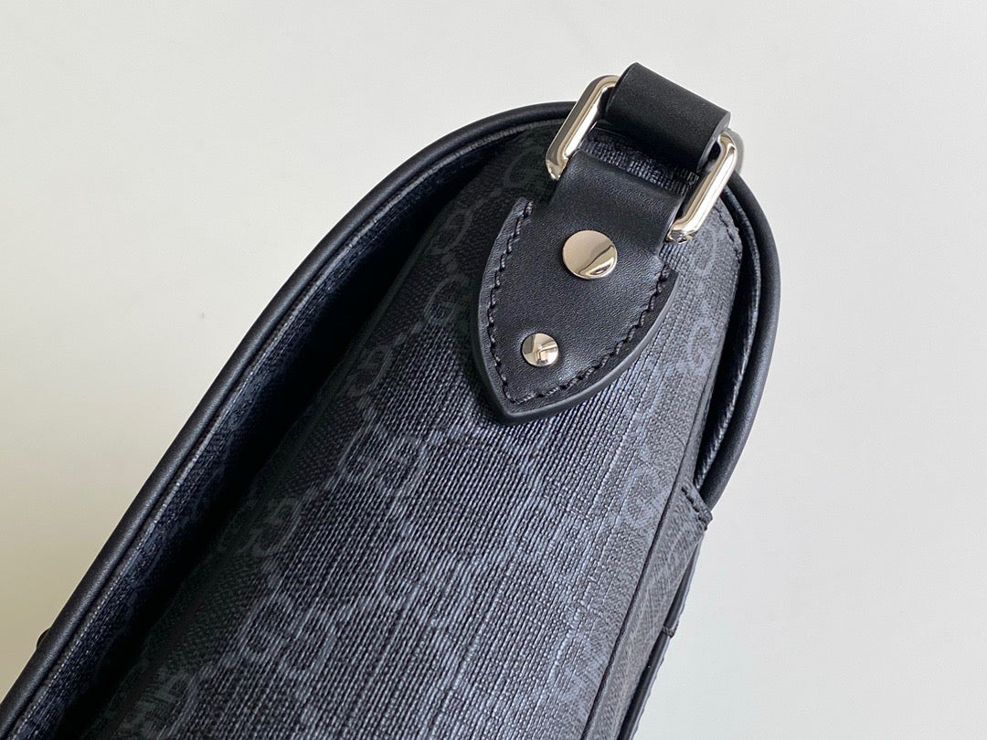 GUC Messenger Bag