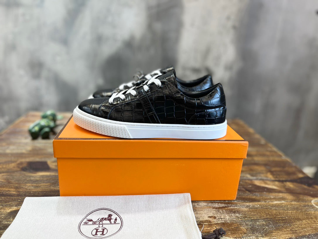 HERM Sneakers