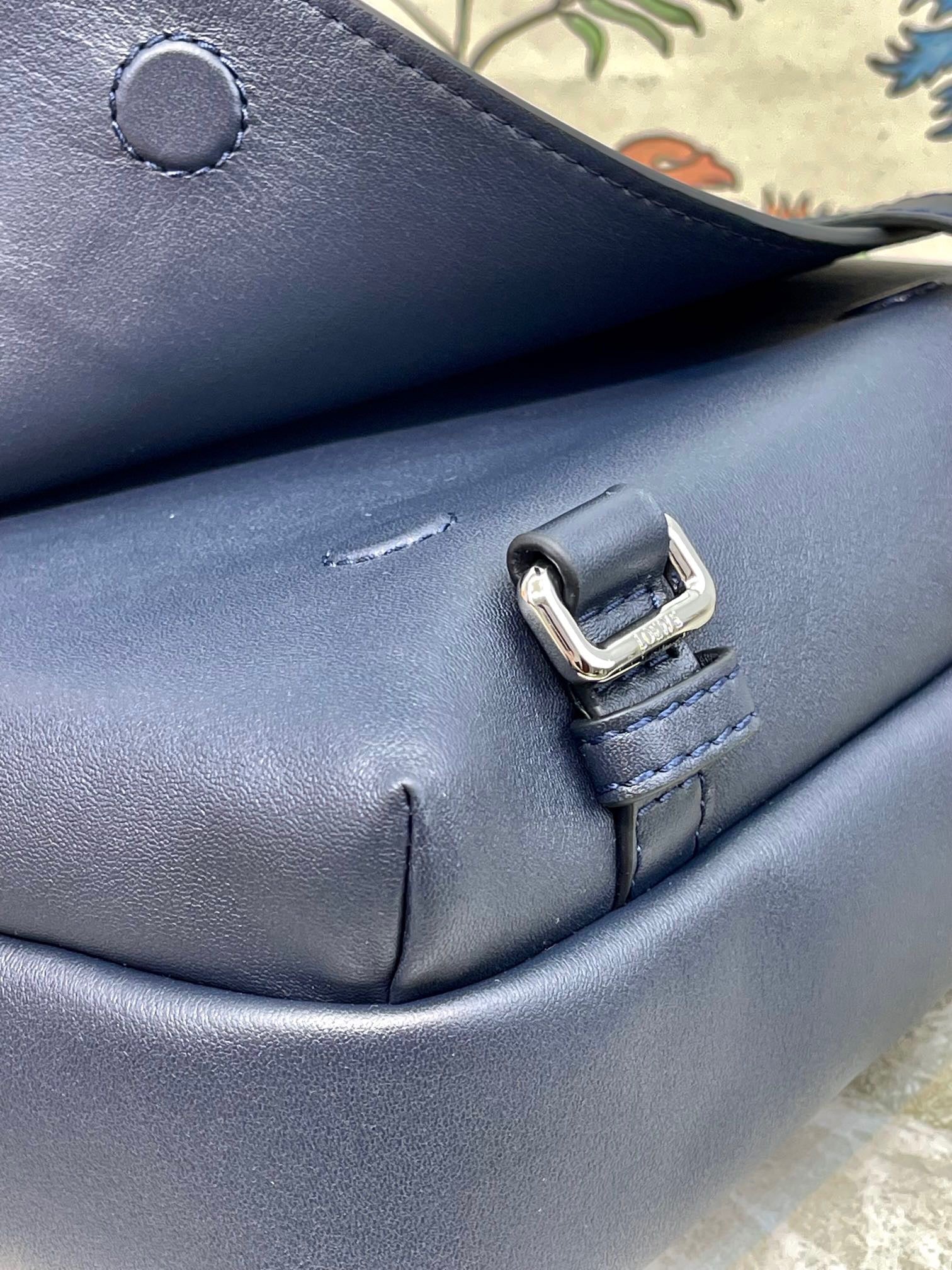 LO Messenger Bag
