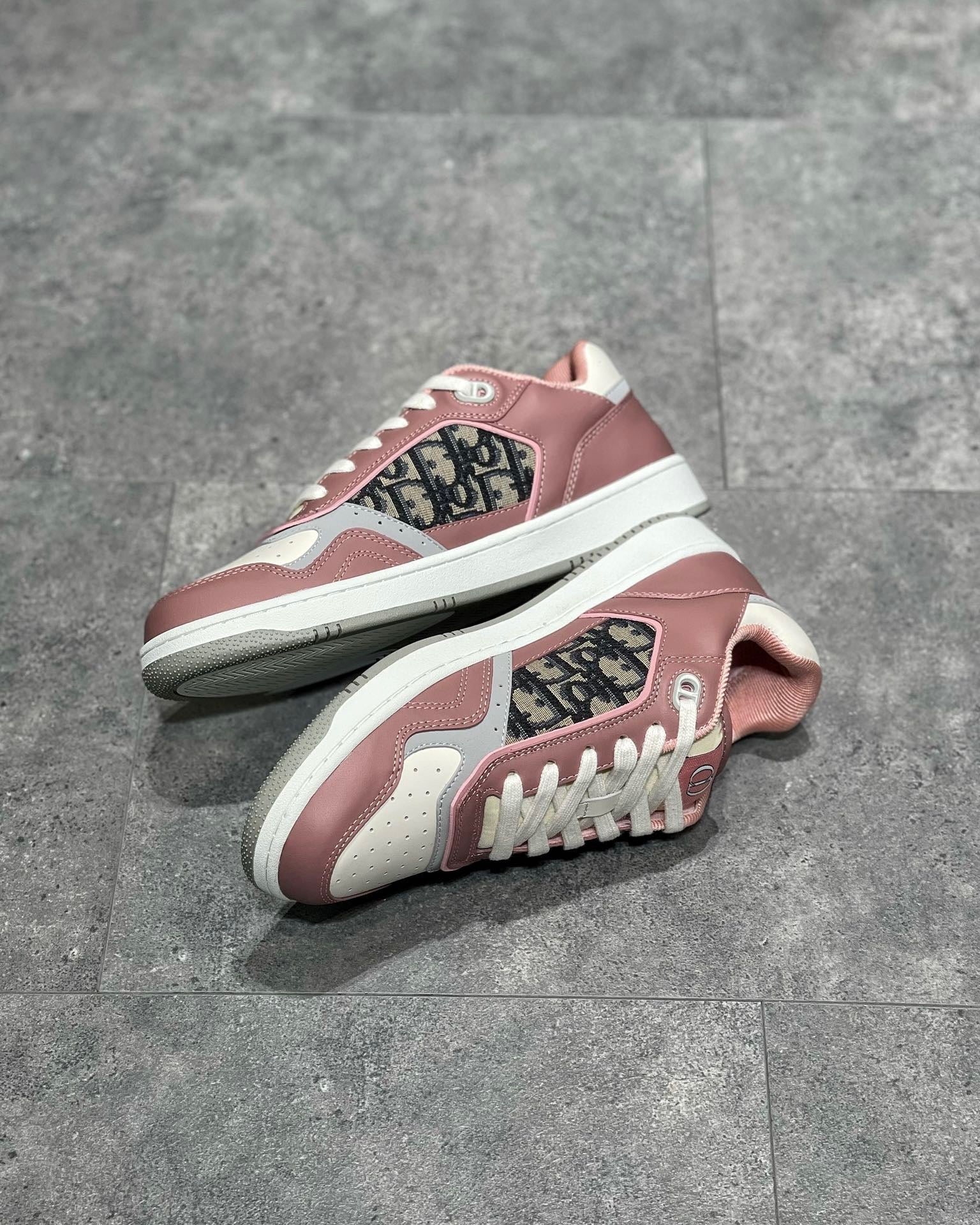 DIO Sneakers