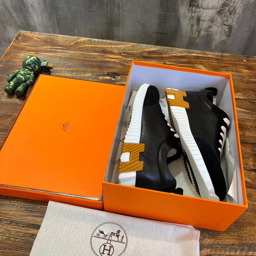 HERM Sneakers