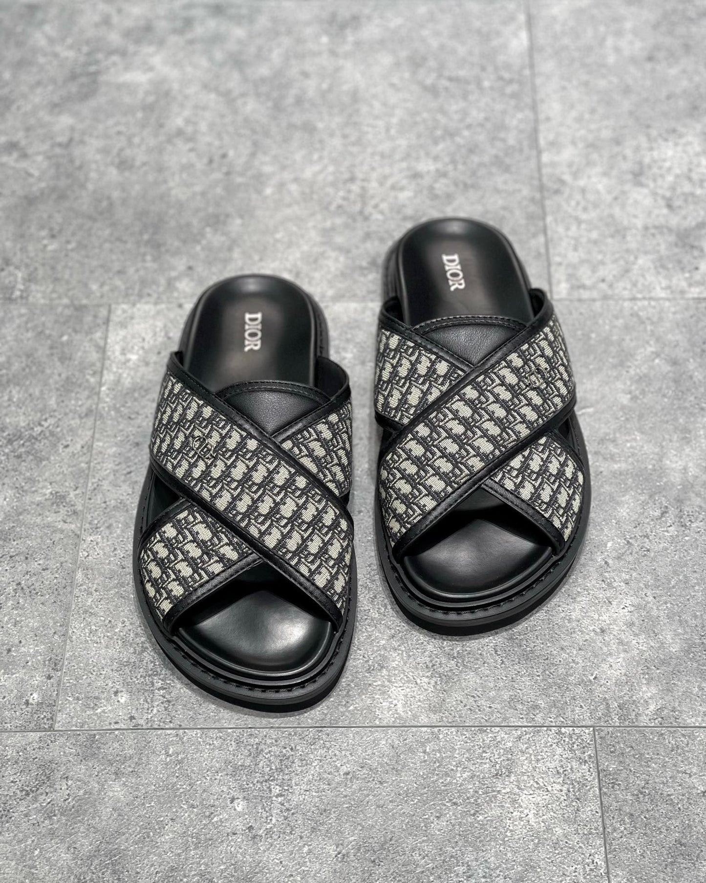 DIO Sandal