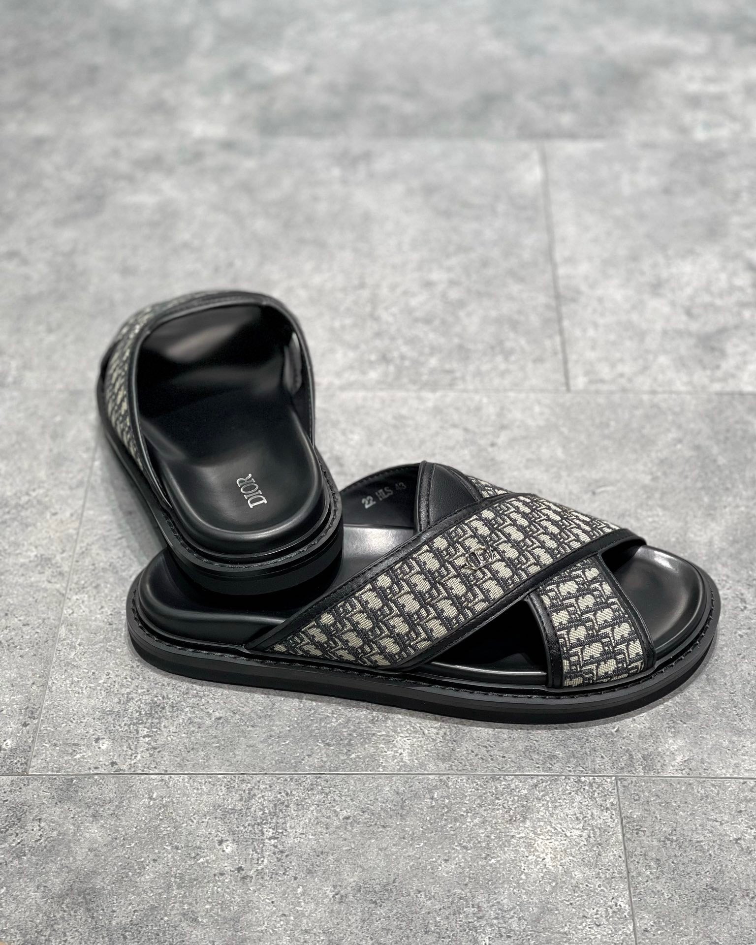 DIO Sandal