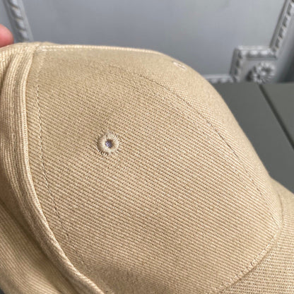 Caps