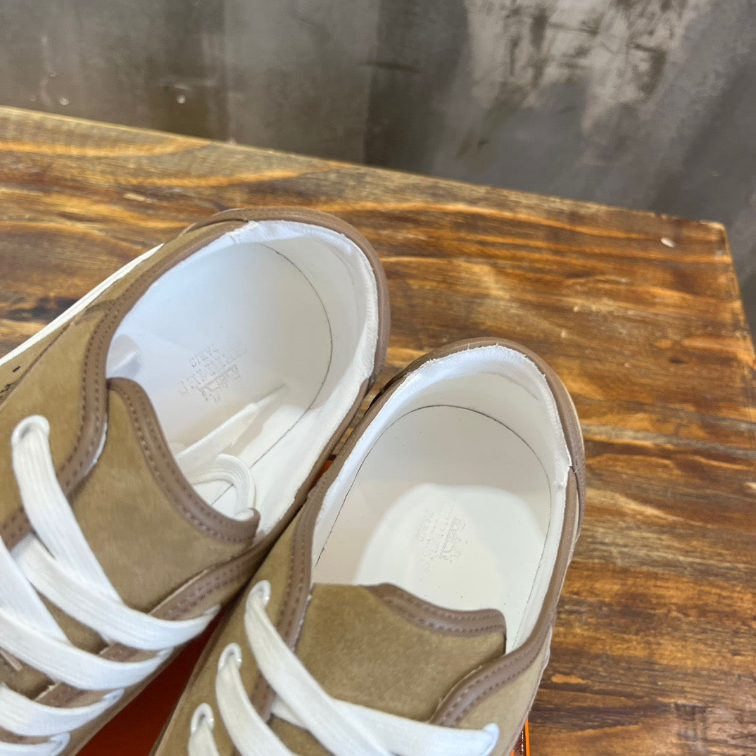 HERM Sneakers