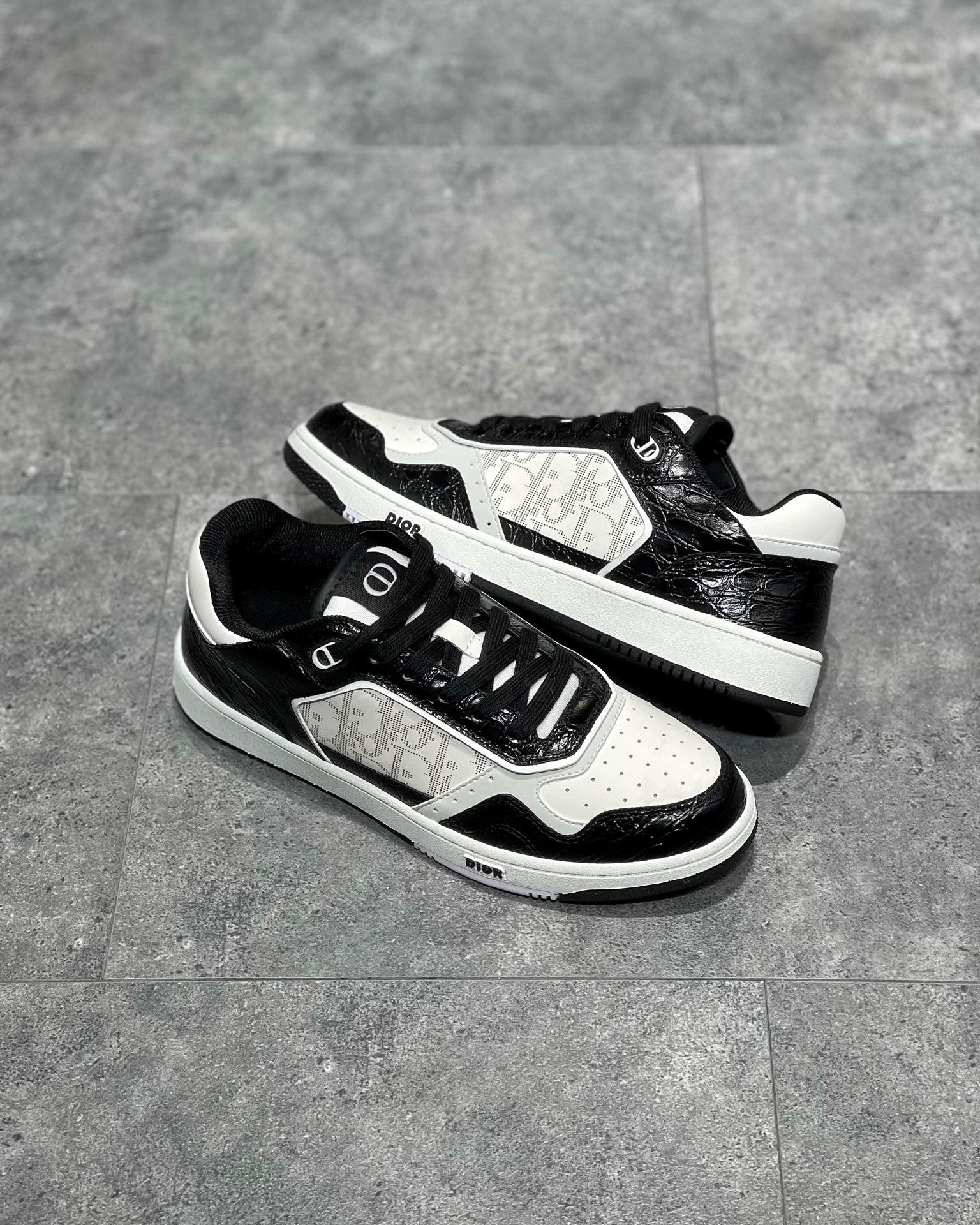 DIO Sneakers