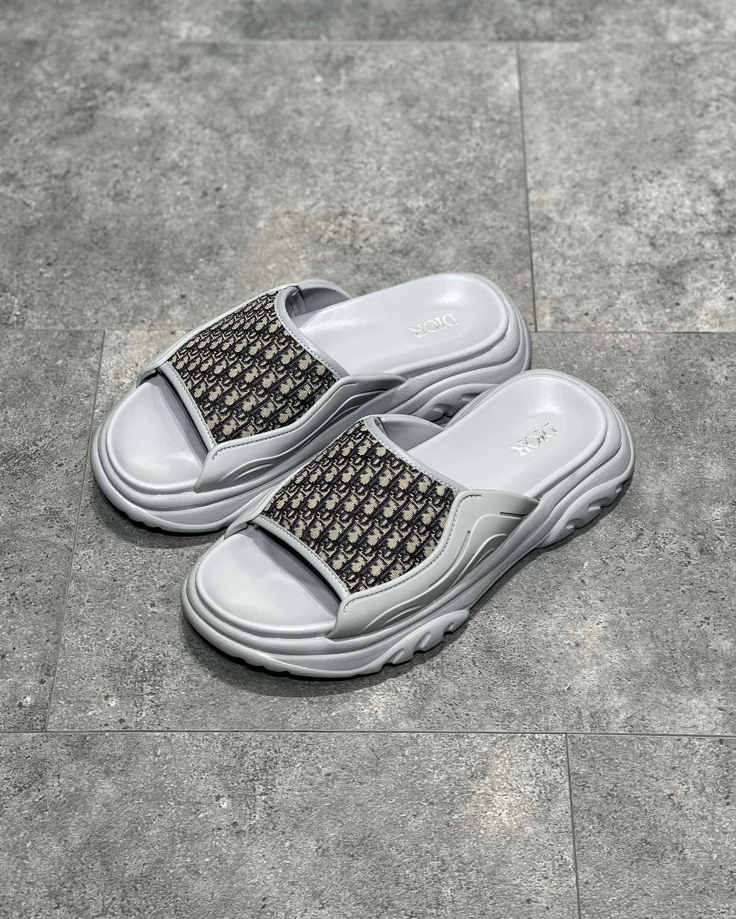 DIO Sandal
