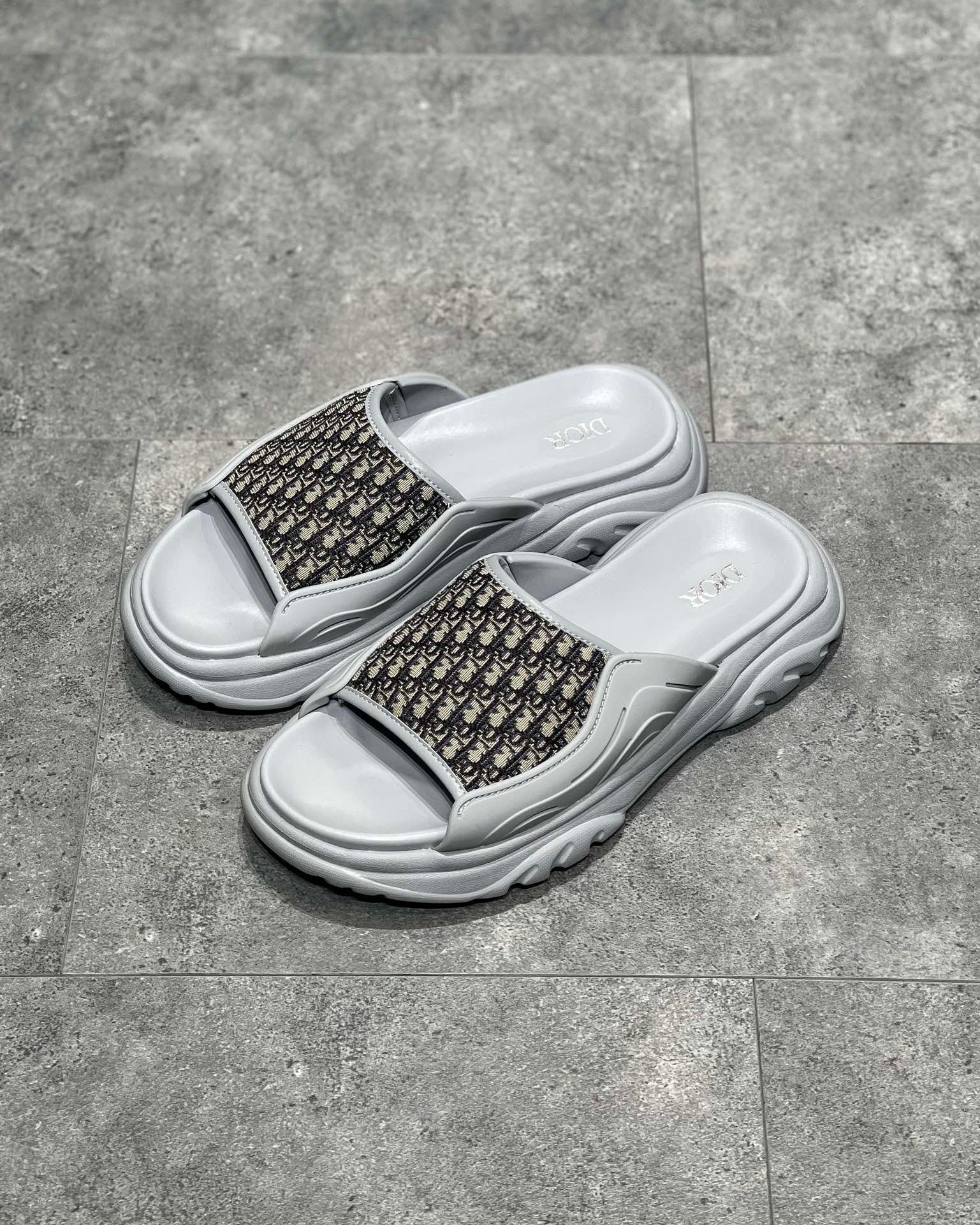 DIO Sandal