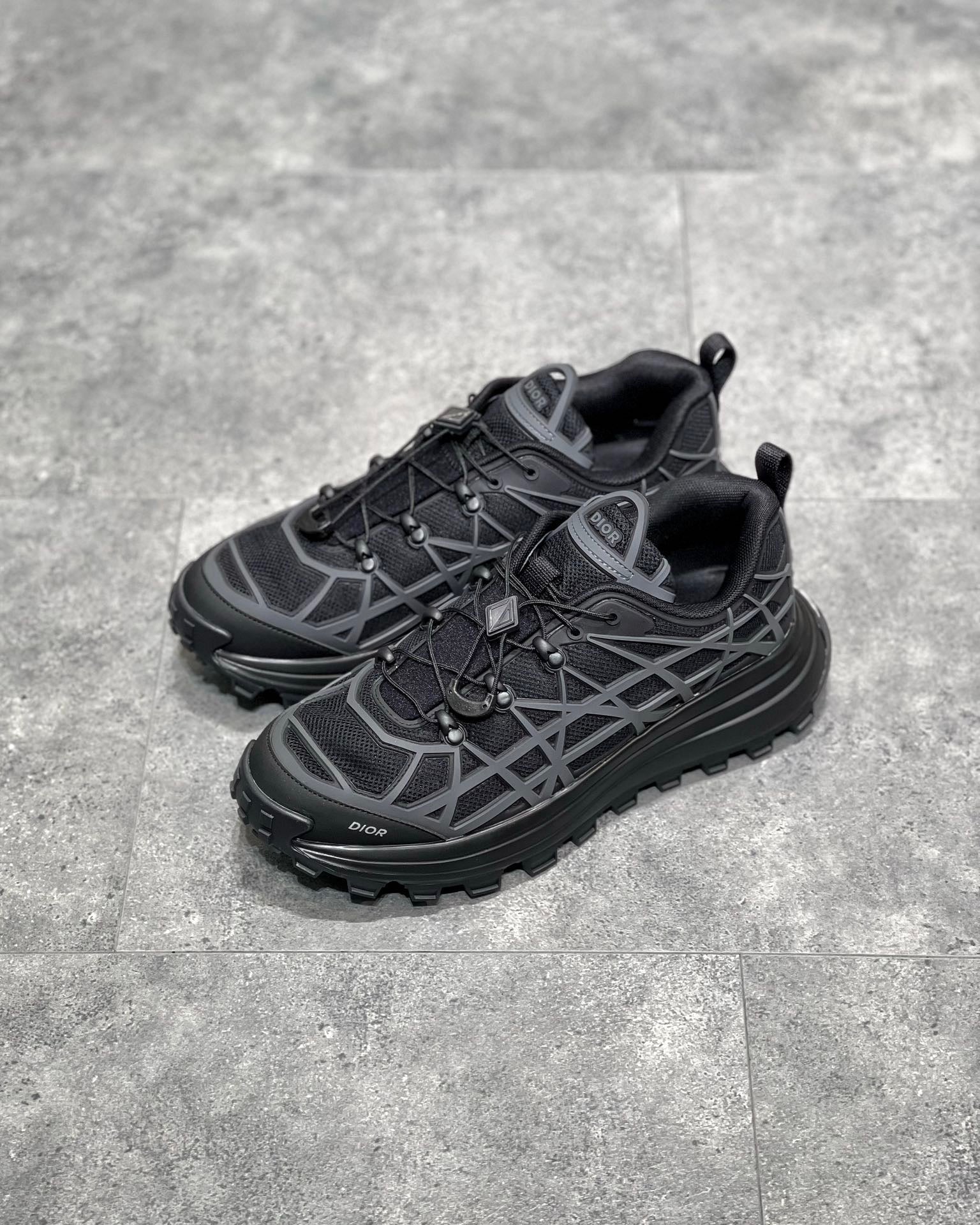 DIO Sneakers