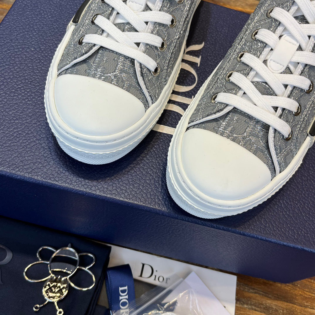 DIO Sneakers