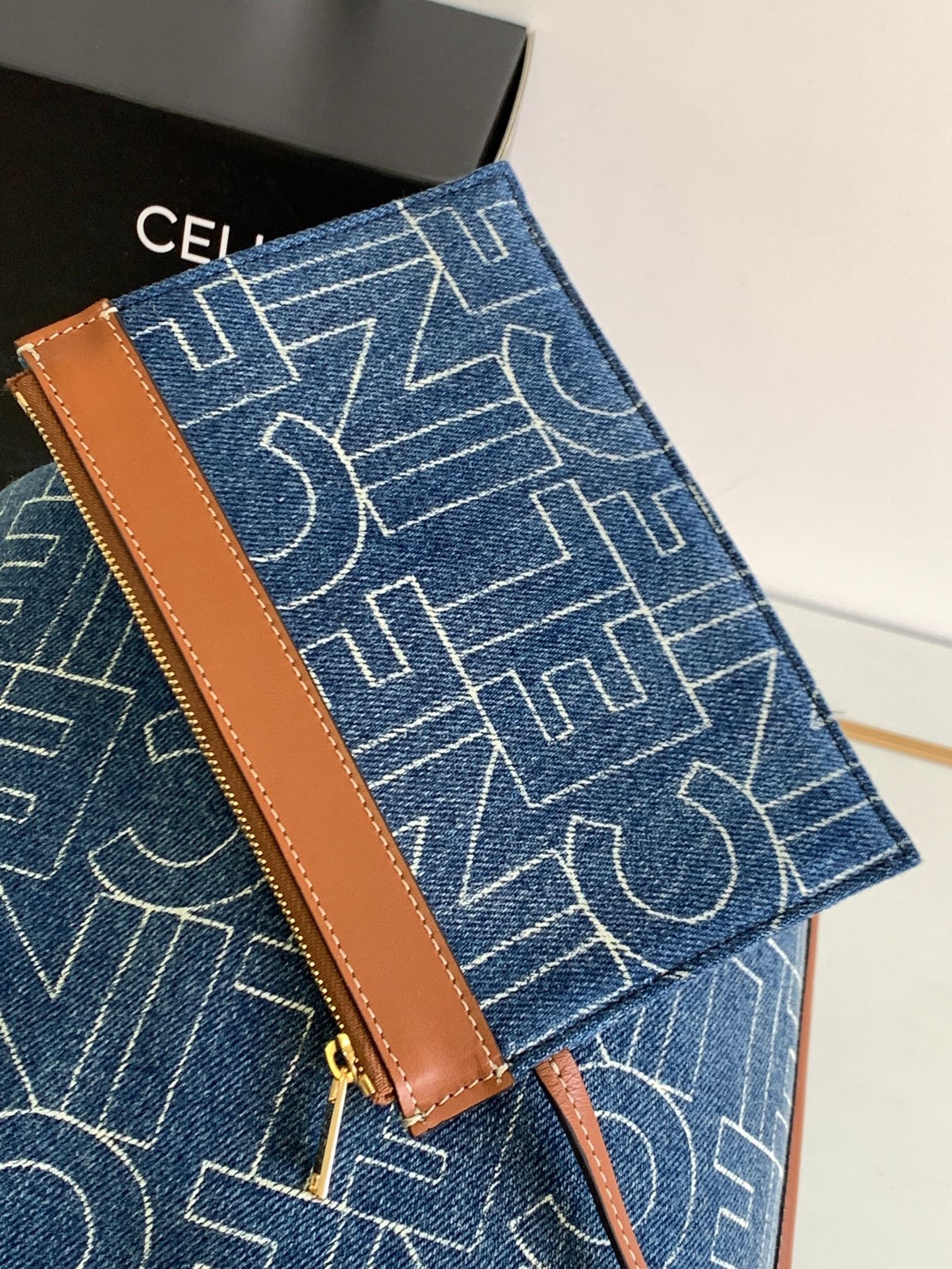 CEL 16 Bucket