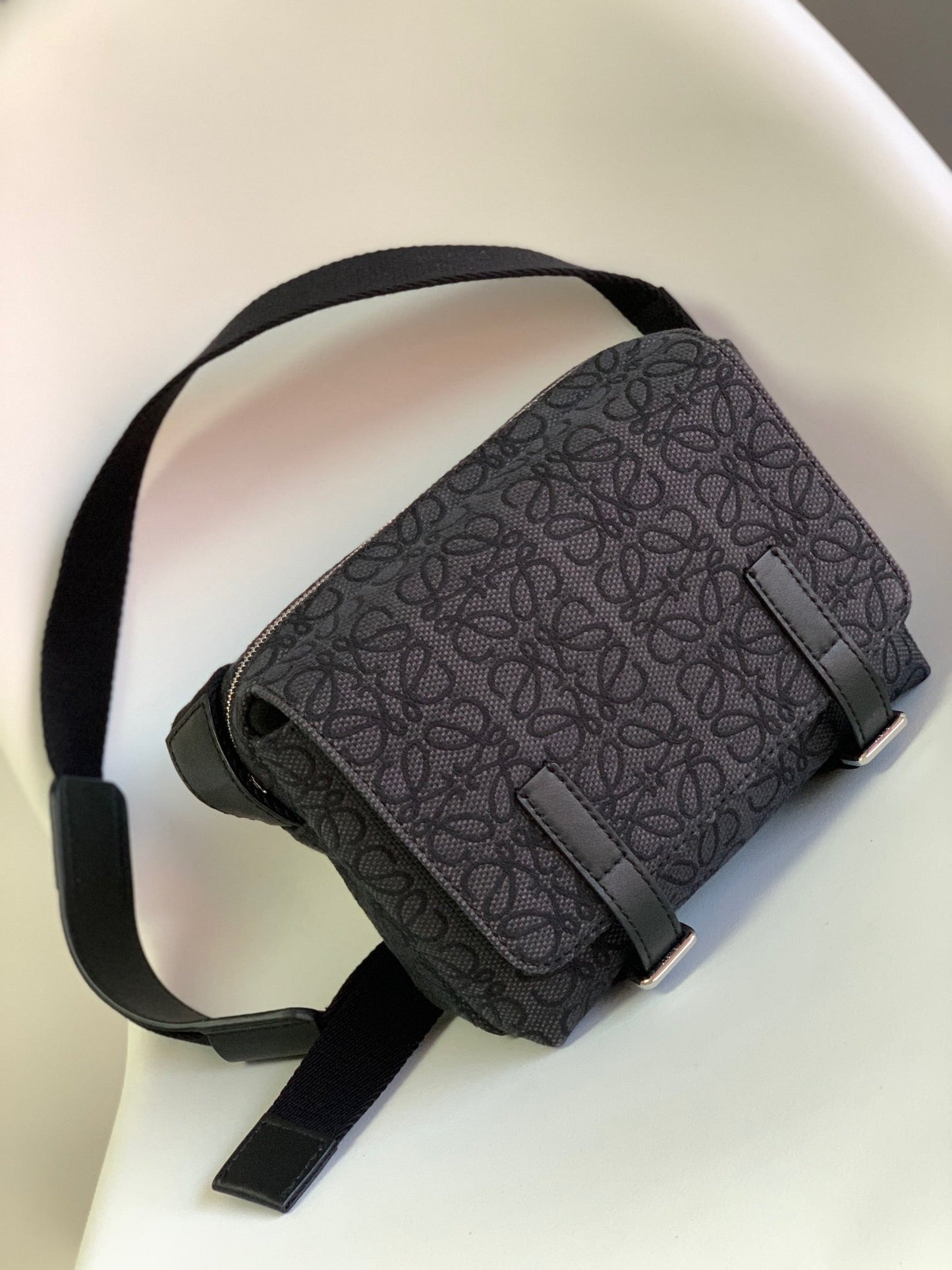 LO Messenger Bag