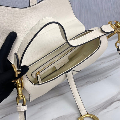 DIO Saddle