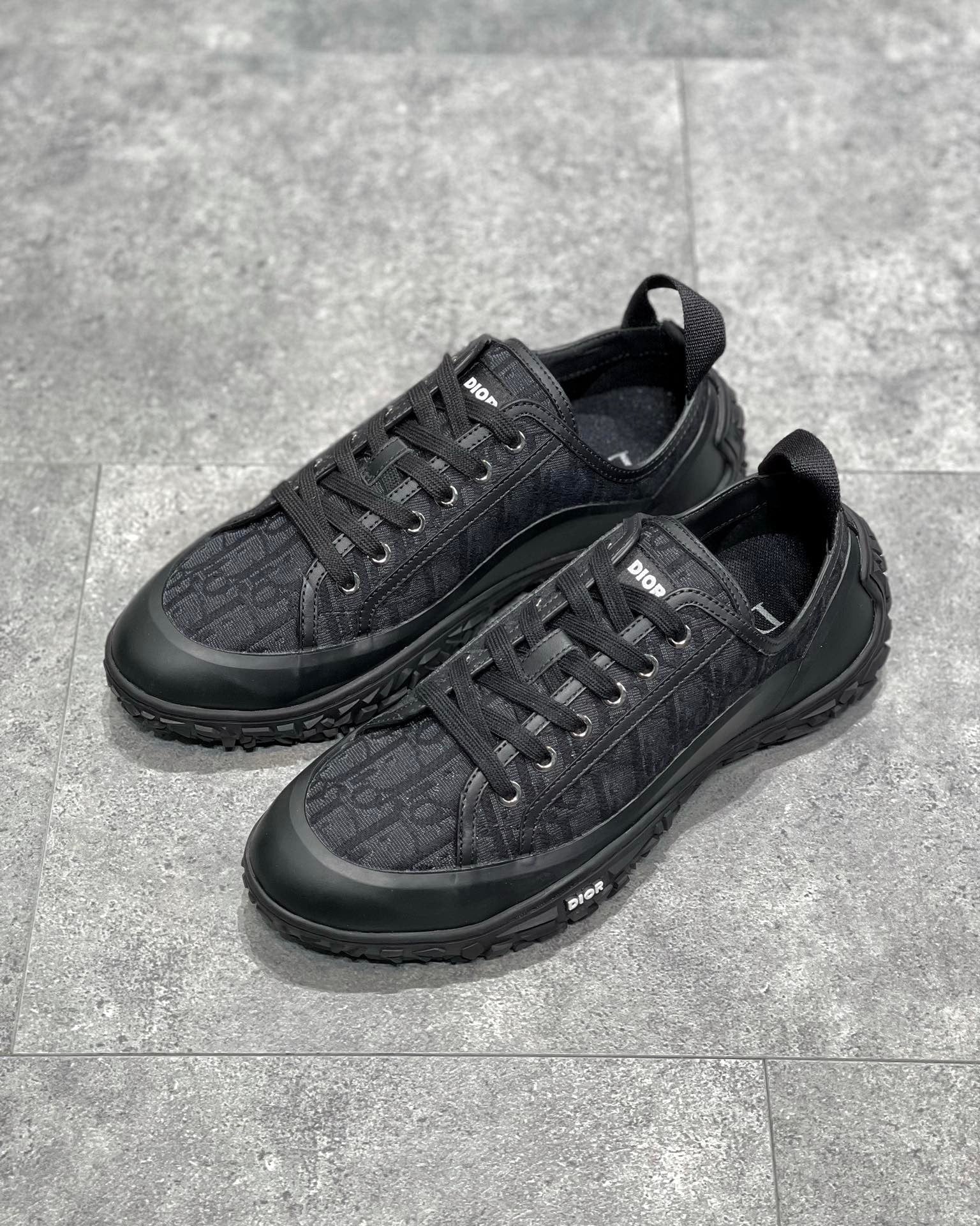 DIO Sneakers