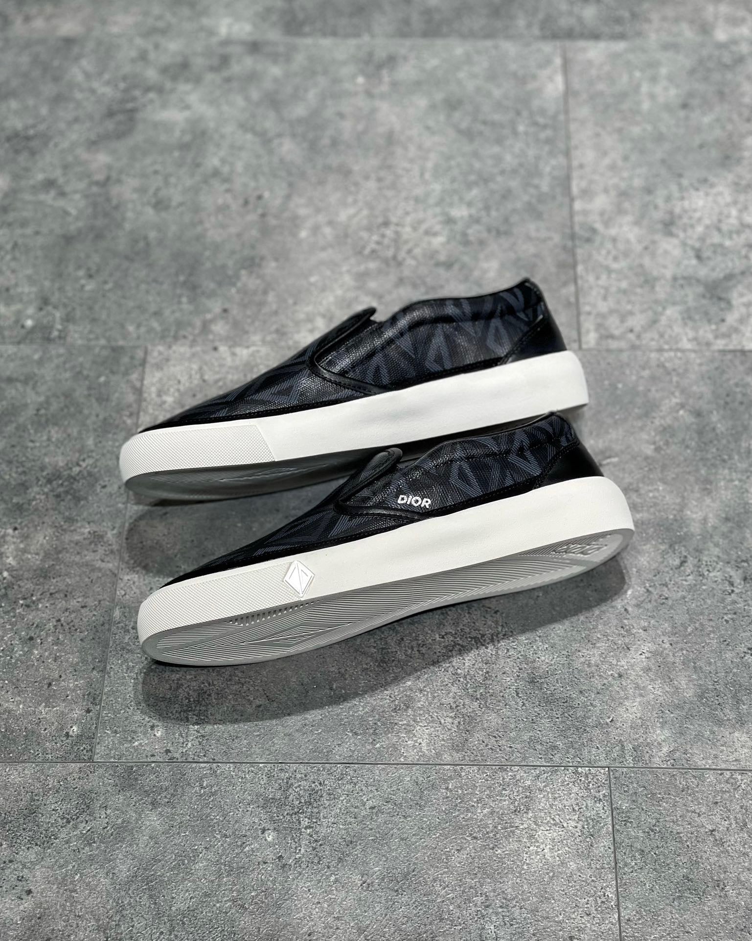 DIO Sneakers