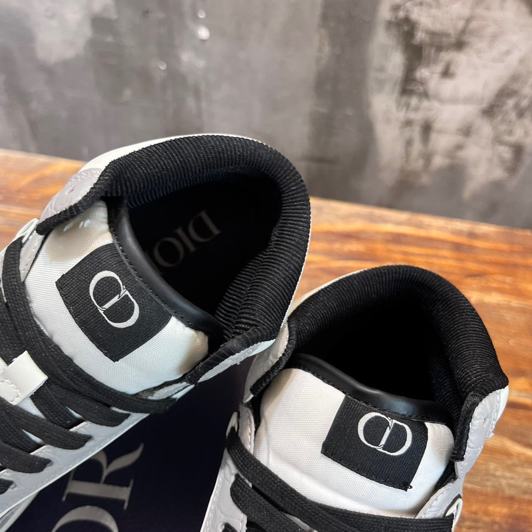 DIO Sneakers
