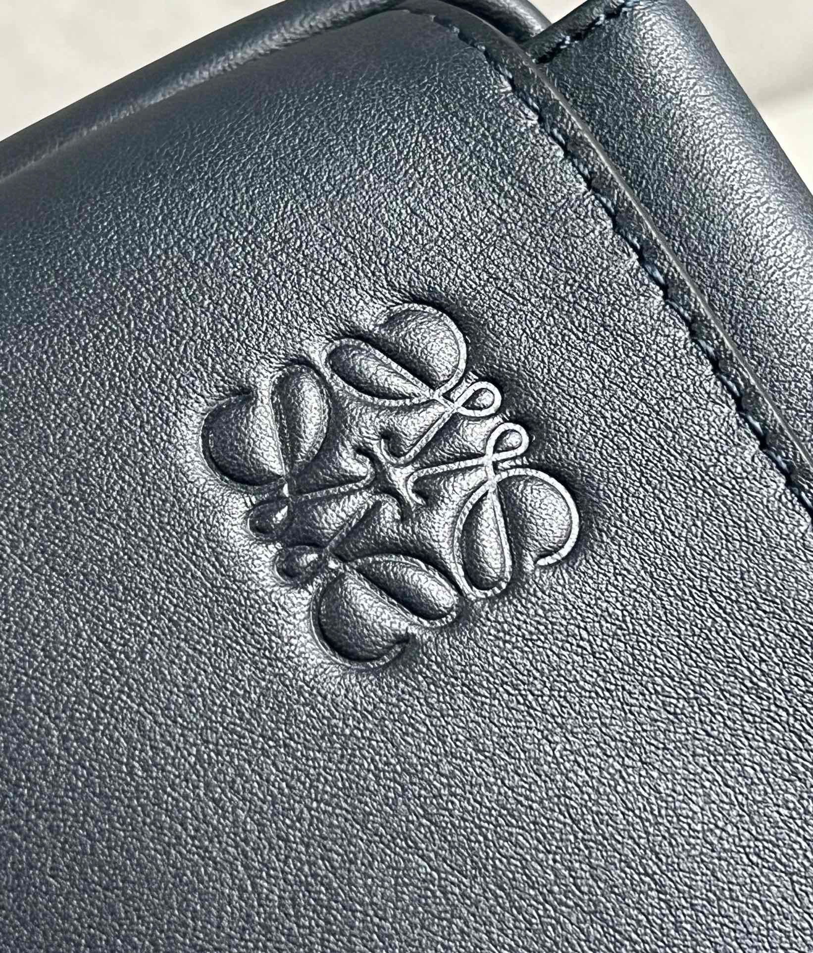LO Messenger Bag